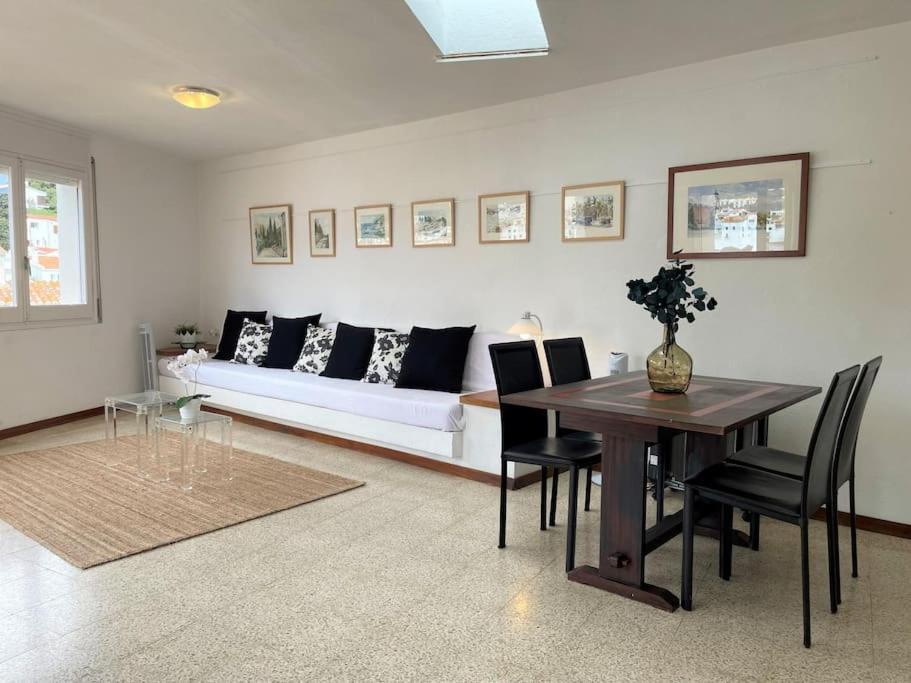 Des Puig - Apartment With Sea Views Cadaqués Eksteriør billede
